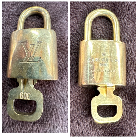 Louis Vuitton Shiny Gold Lock and numbered Key set. - Picture 3 of 5